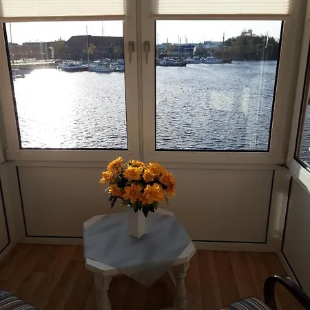 Theda's Utkiek Apartment *